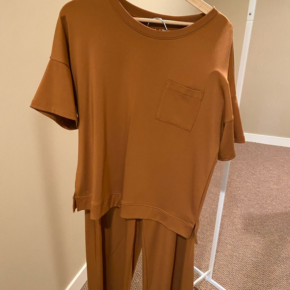 Lates by Kate Short sleeve, crop pant set, rust, size M